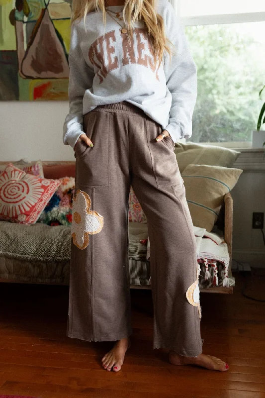 Everyday Style Wild Daisy Patch Pants - Mocha