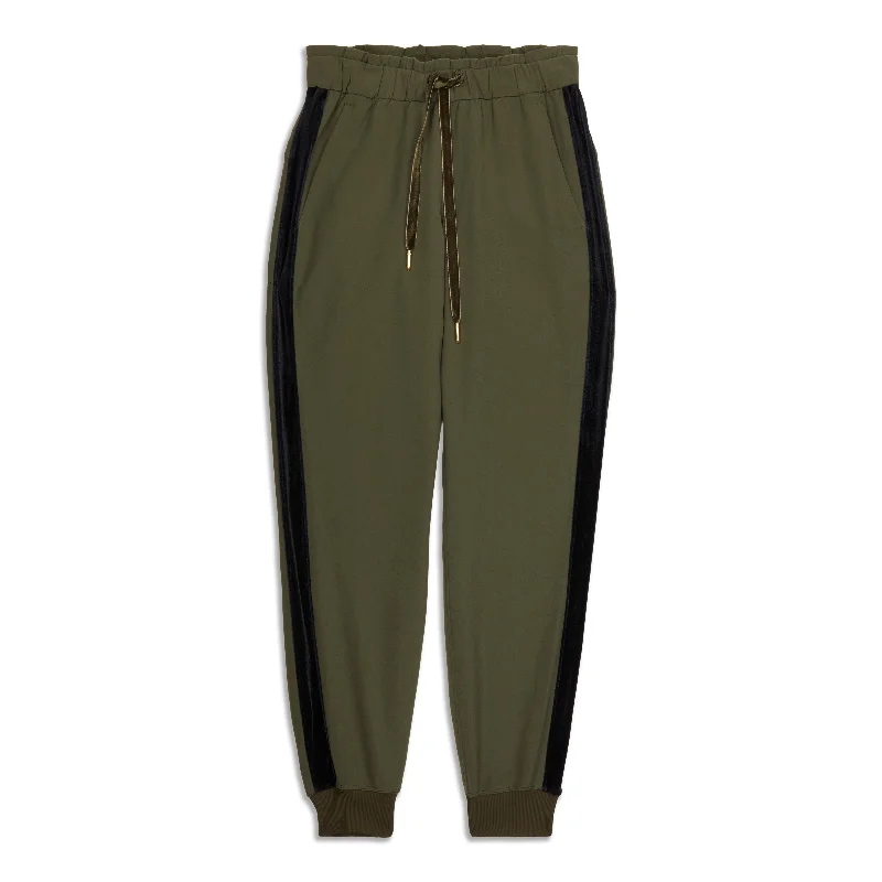 Cozy Street Style On The Fly Jogger - Resale