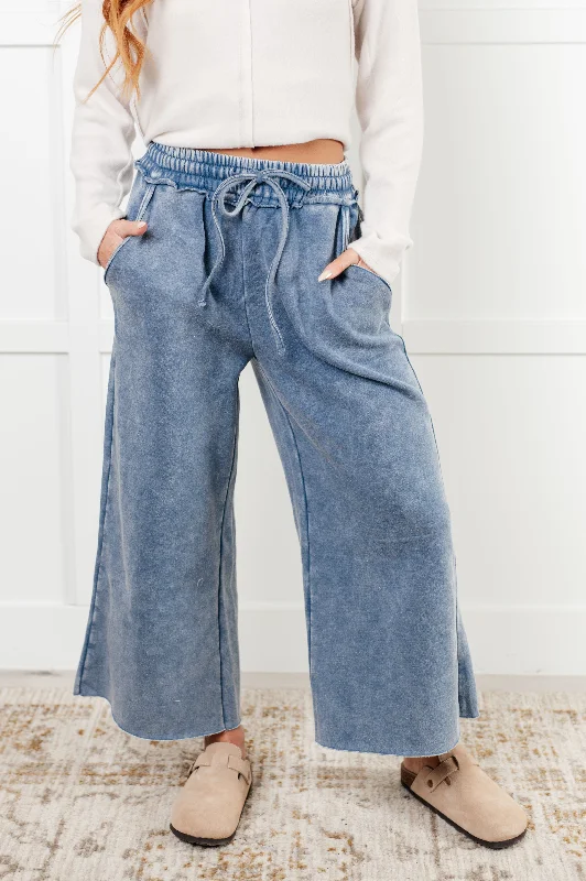 Light Comfort In or Out Wide Leg Cropped Pants in Dusty Blue
