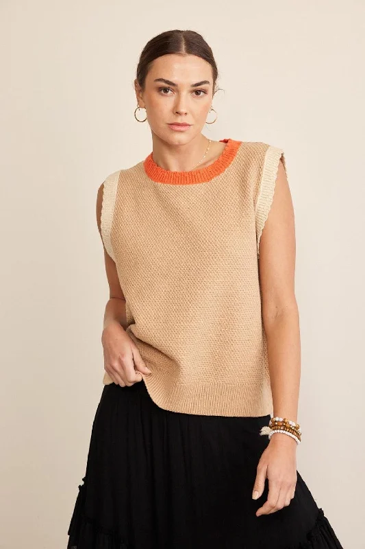 Effortless Looks In February Contrast Round Neck Sweater Vest
