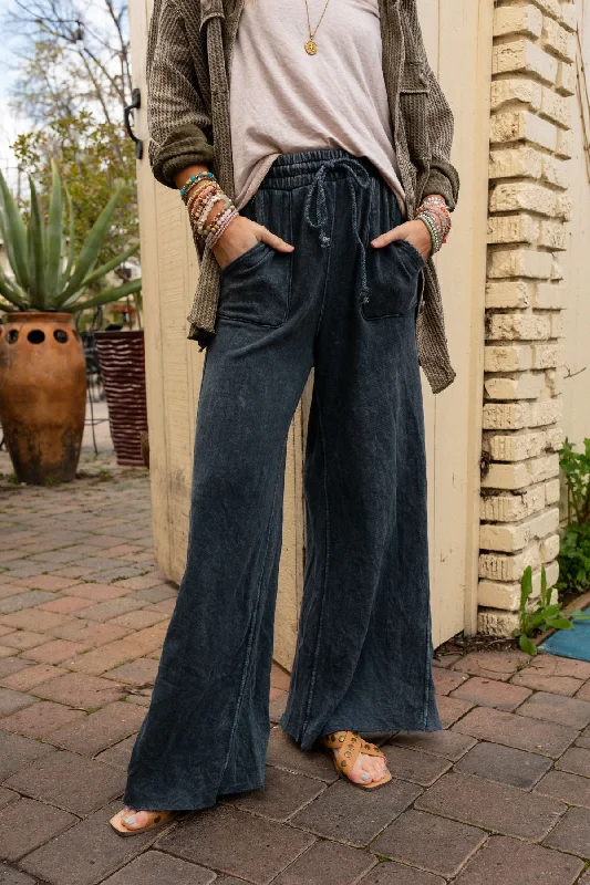 Easy-to-Wear Relaxing Robin Wide Leg Pant - New Navy