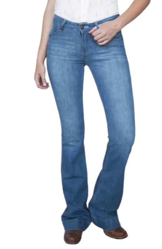 Cozy Essentials The Lola Soho Fade Jeans In Light Denim