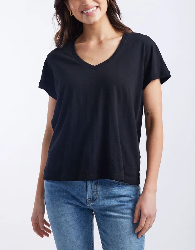 Everyday Style Turn Back V Neck T-Shirt - Black