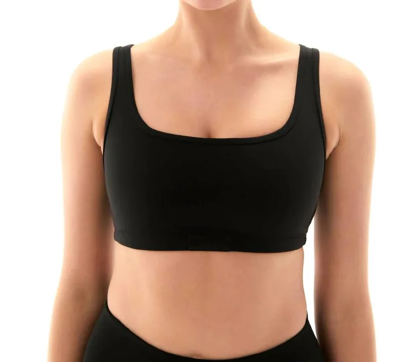 Simple Looks Amplify Sports Bra In Black