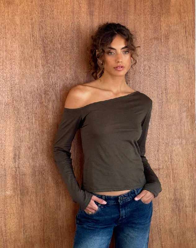 Effortless Outfits Ledez Asymmetrical Slouchy Top in Olive Tissue Jersey