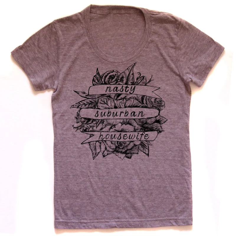 Comfy Layers Nasty Suburban Housewife : Women's Tee