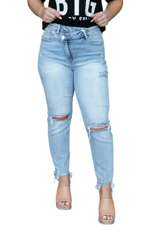 Stylish Casuals Crossover Girlfriend Jeans In Light Wash