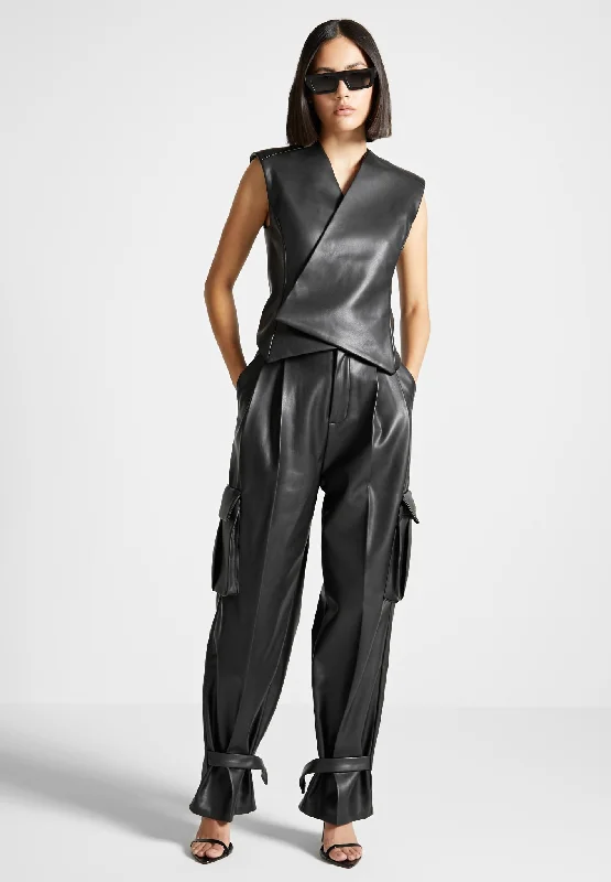 Easy-to-Wear Leather Pleated Cargo Trousers - Black