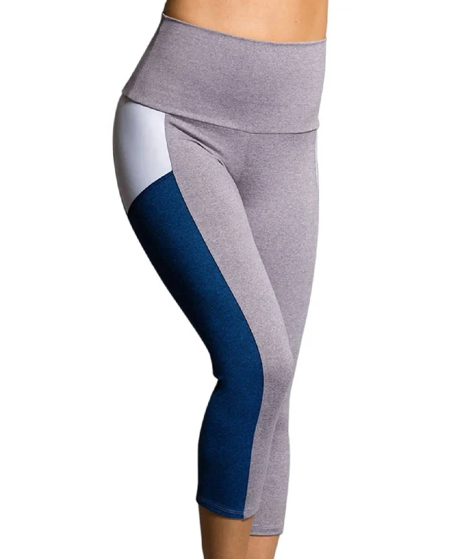 Elegant Wear Women's Stunner Capri Leggings In Onz Moonlight Blue
