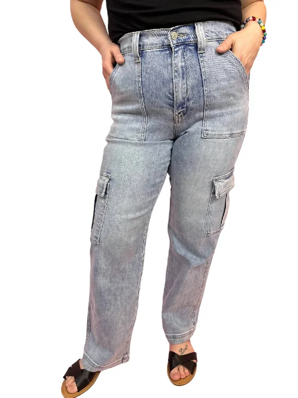 Chic Outfits High Rise Cargo Stretch Jean In Light Wash
