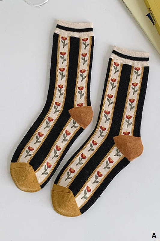 Chic Outfits VINTAGE FLORAL DESIGN SOCKS - BLACK FLOWERS